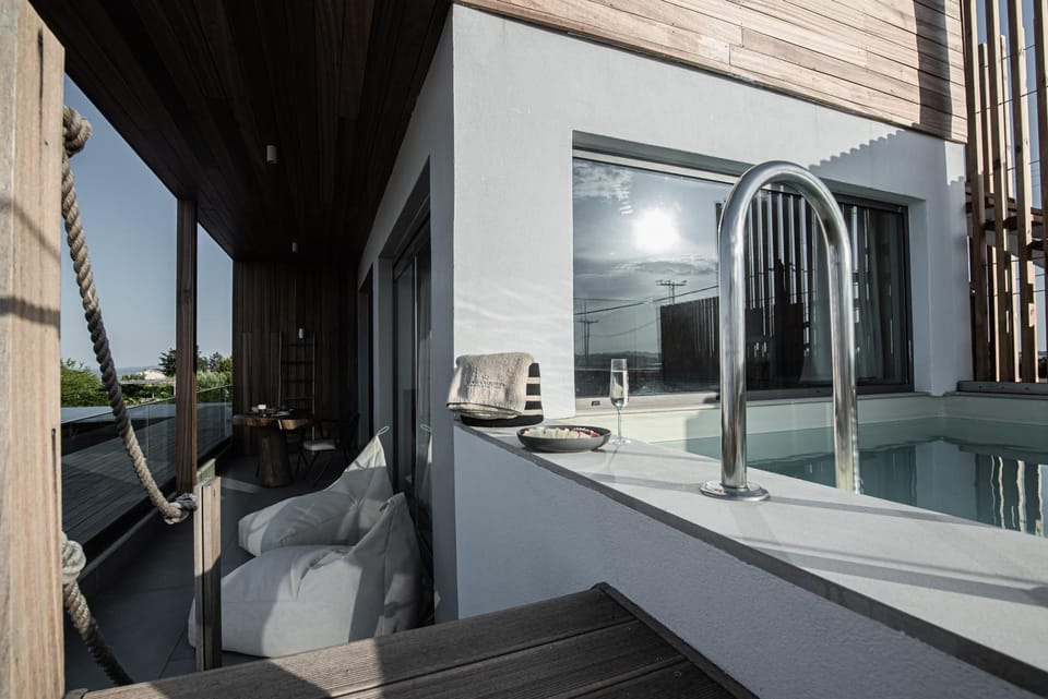 Balcony/Terrace, Pool view, Swimming pool, Breakfast, Alcoholic drinks