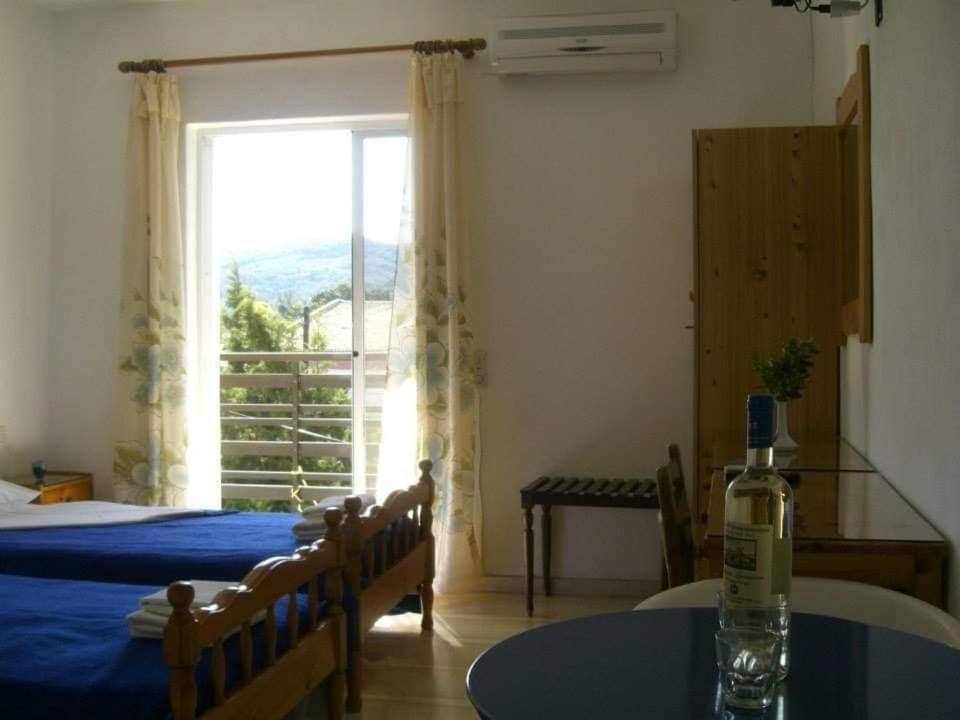 Bed, Photo of the whole room, Bedroom, air conditioner