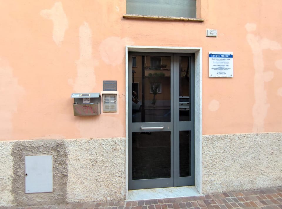 Facade/entrance