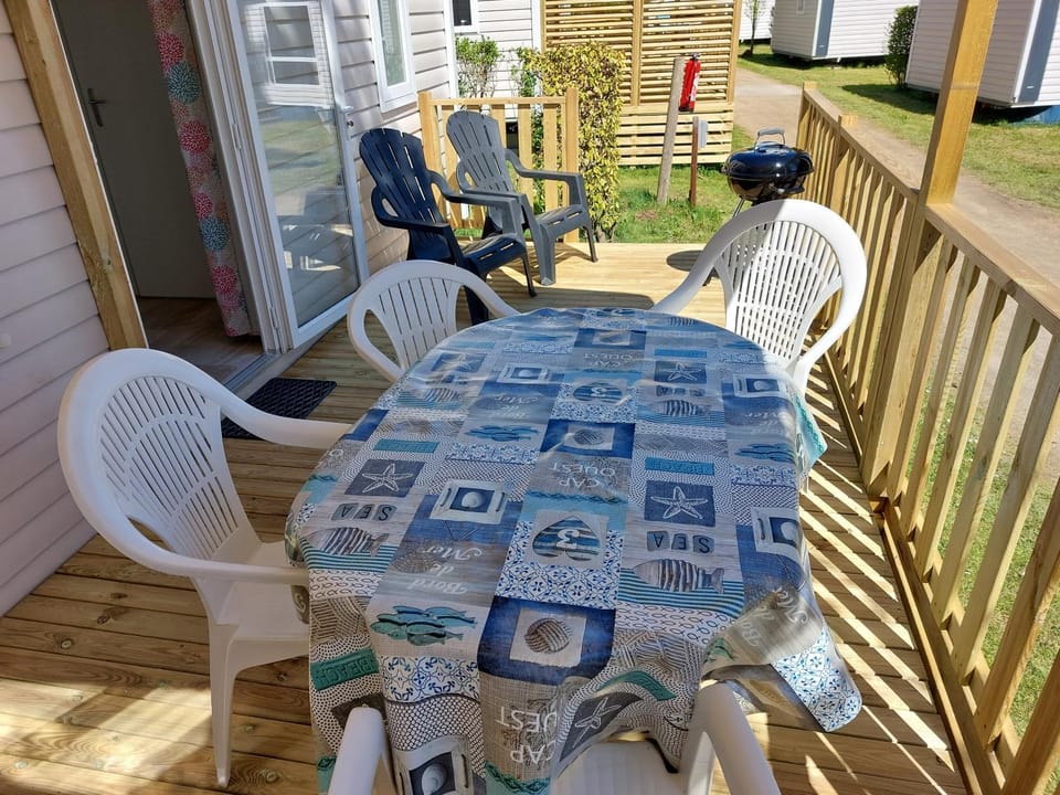 CARNAC Mobil-Home Camping 4 étoiles Campground/ 
RV Resort in Carnac