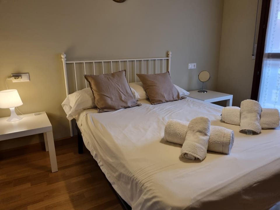 13A01 Apartamento con garaje y terraza by R2R Consulting Apartment in Asturias