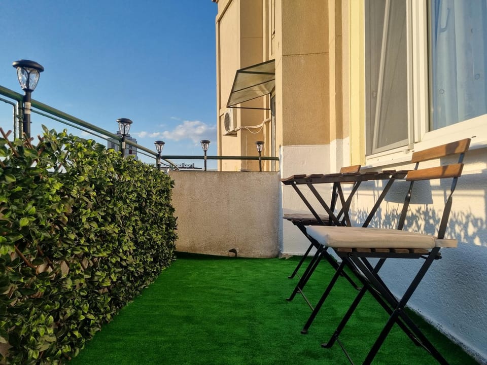 GOLDEN STUDIO- Panoramic View with Terrace Apartment in Bucharest