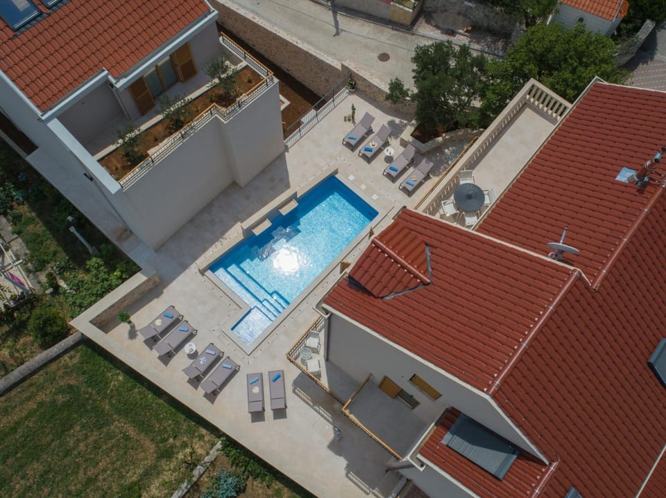 Property building, Pool view