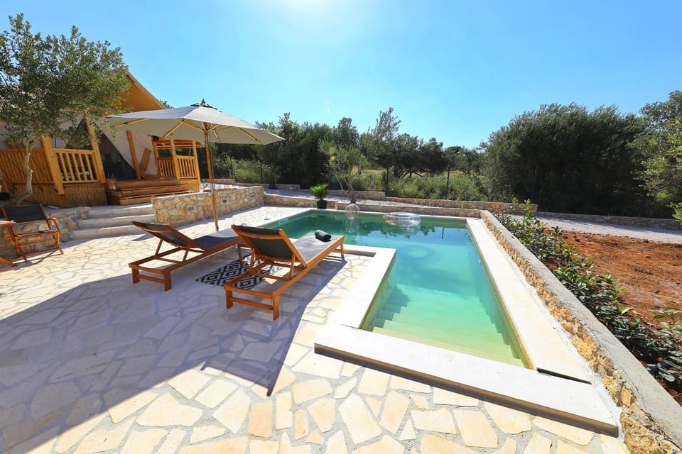 Swimming pool, Swimming pool