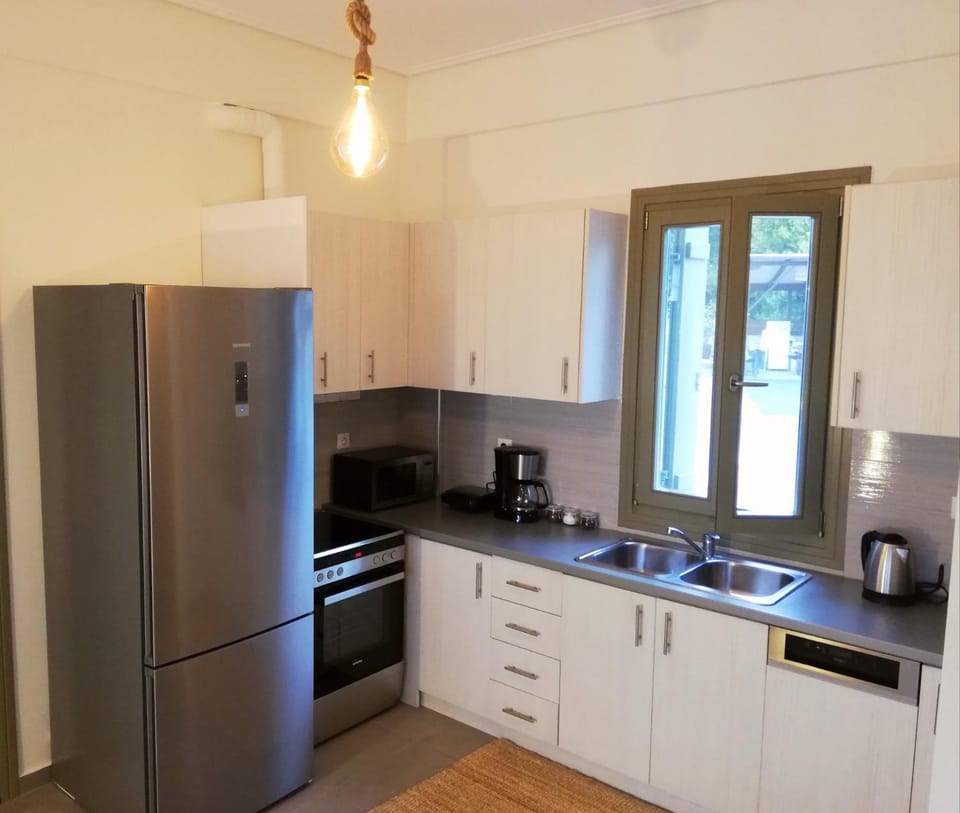 Coffee/tea facilities, Kitchen or kitchenette, dishwasher, minibar, pet friendly, stove