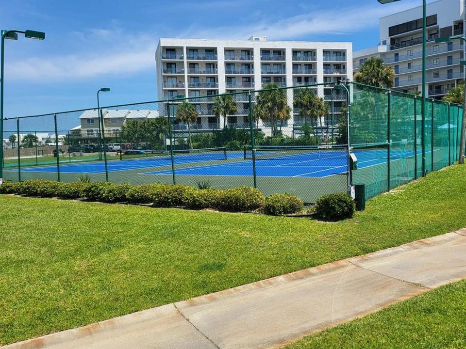 Gulf Shores Surf and Racquet Club 211A King Bd Boat Launch Trailer Parking Apartment in West Beach