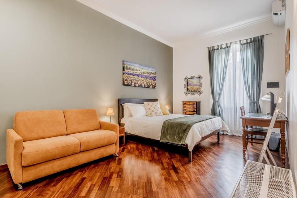 Photo of the whole room, Bedroom