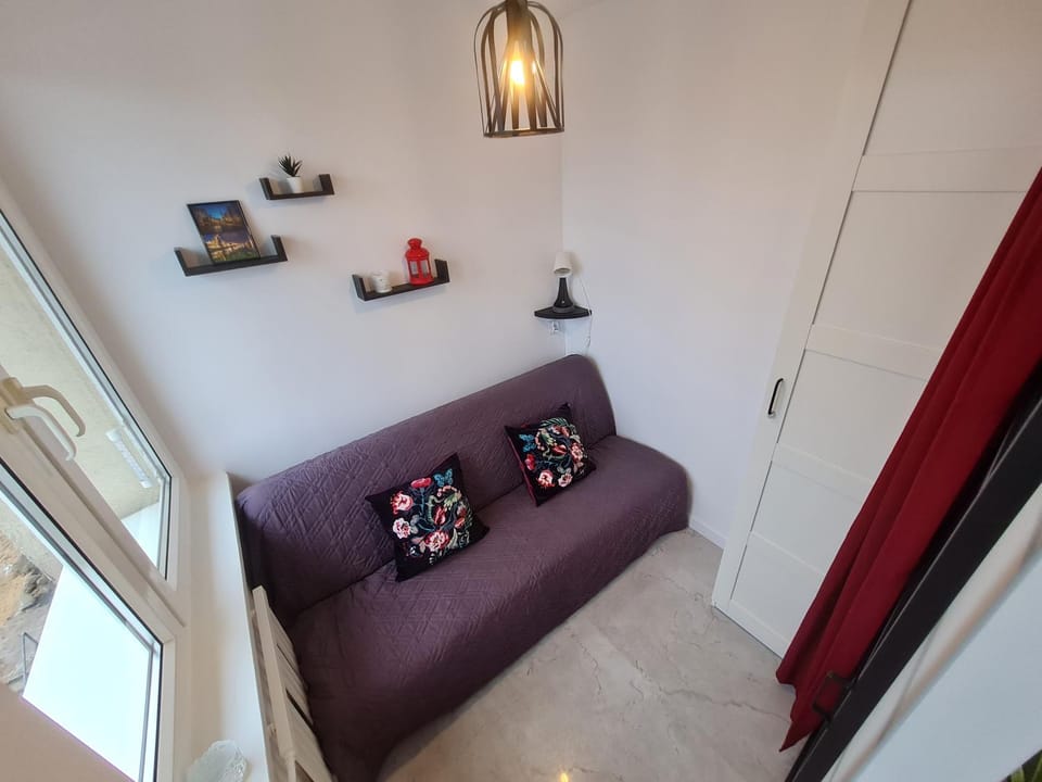 Seating area, Bedroom