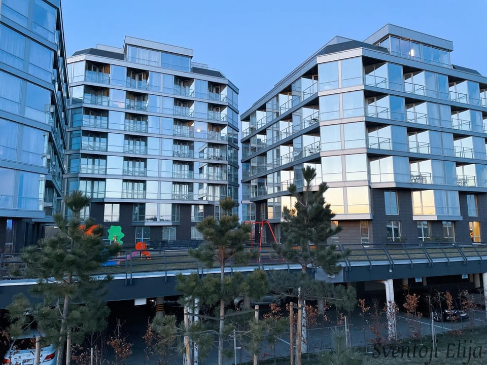 Property building, Neighbourhood