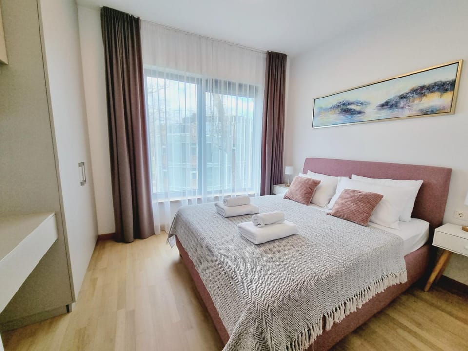 Bed, Bedroom, towels