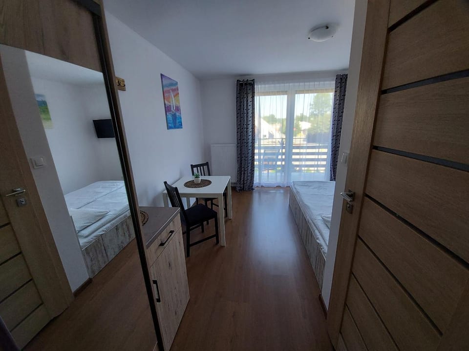 Bed, TV and multimedia, Photo of the whole room, Bedroom, wardrobe