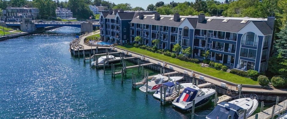 108 Edgewater Inn House in Charlevoix