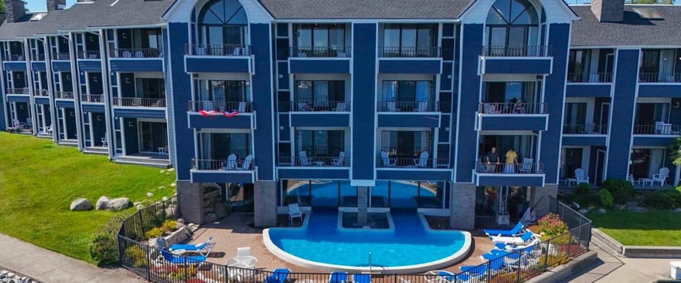 108 Edgewater Inn House in Charlevoix