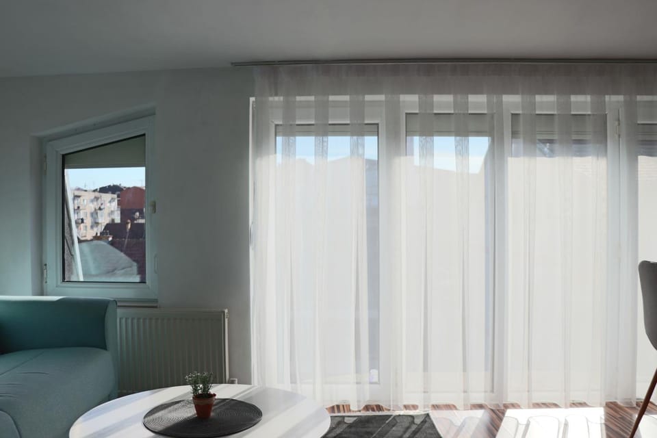 TV and multimedia, Living room, Seating area, Entertainment