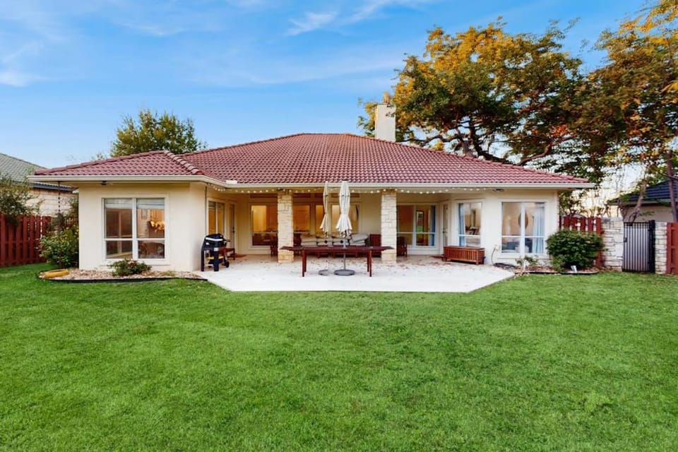 Property building, Day, Garden