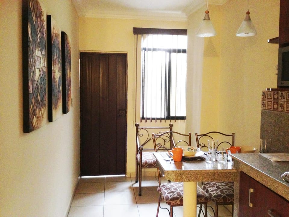 Day, Dining area