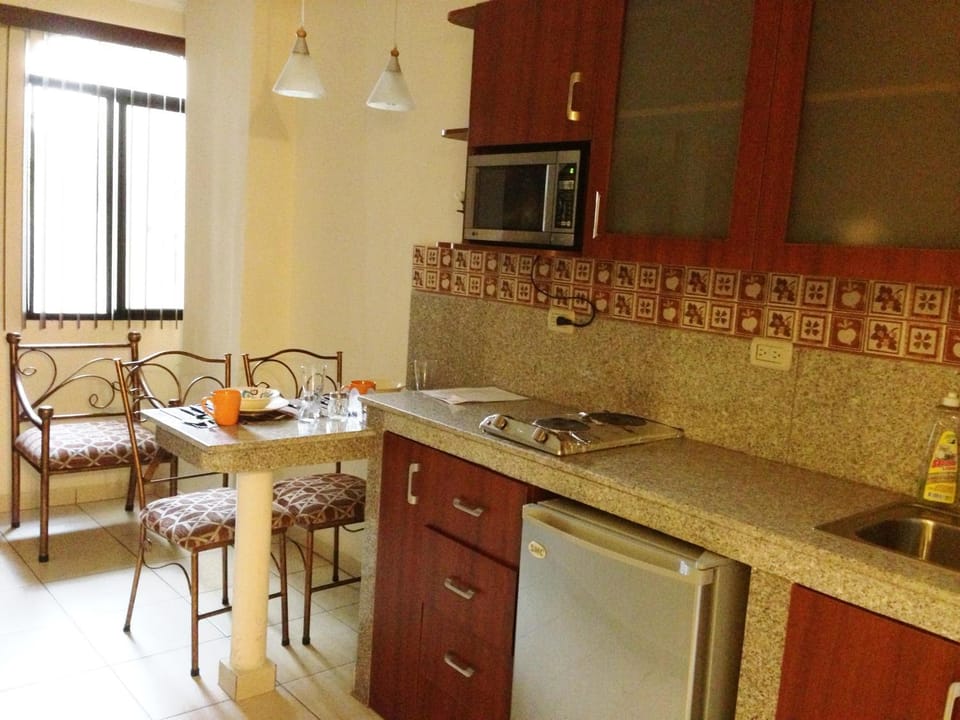 Day, Kitchen or kitchenette