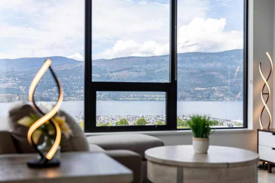 Brand New Luxury Downtown Near the Beach #13 House in Kelowna