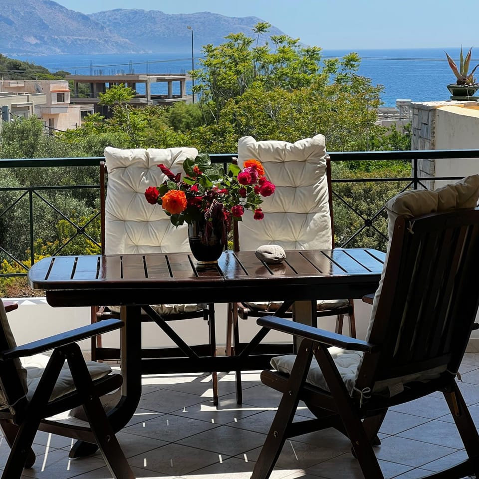 Natural landscape, View (from property/room), Balcony/Terrace, Seating area, Dining area, Mountain view, Sea view
