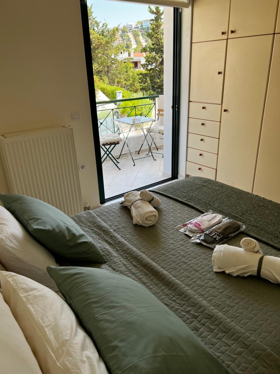 Bed, Seating area, Bedroom, internet, towels