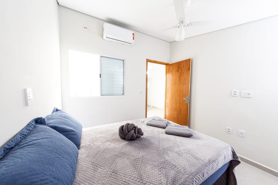 Bed, Photo of the whole room, Bedroom, towels, air conditioner