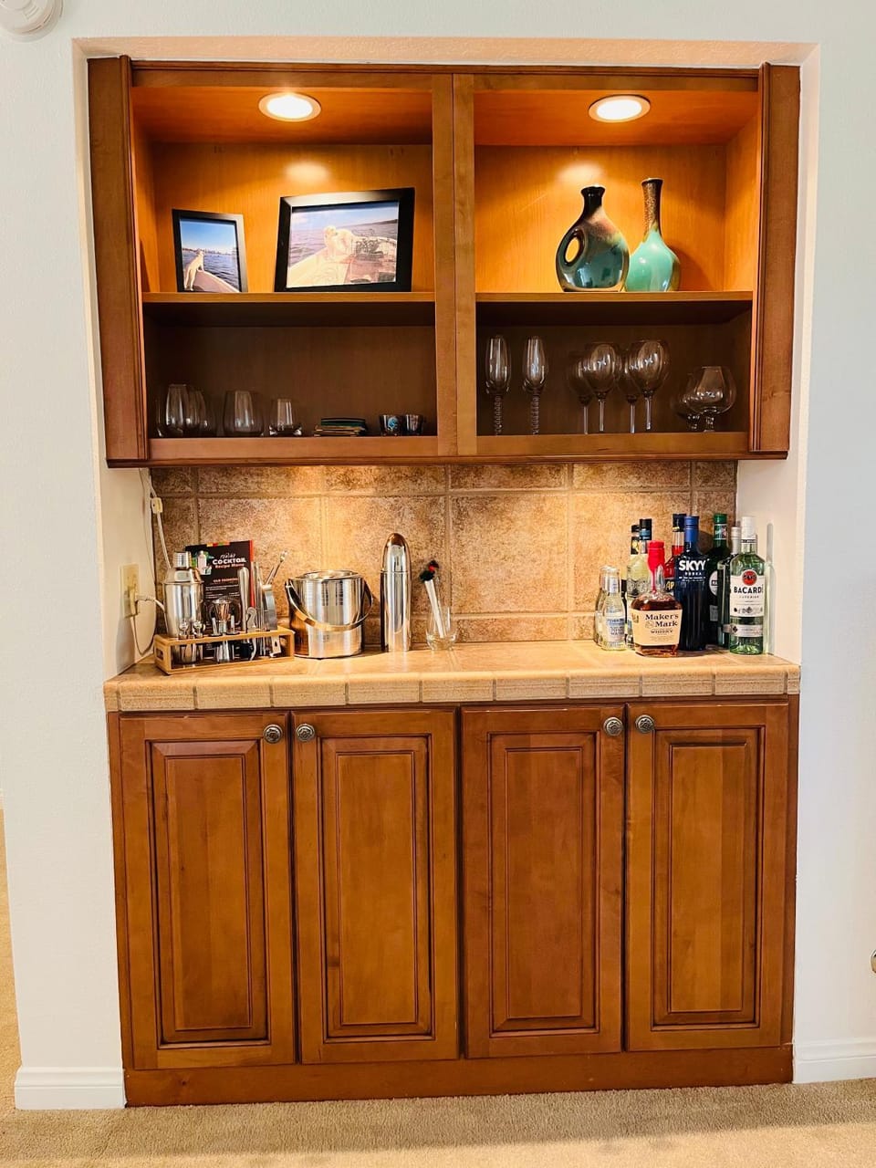 Living room, Alcoholic drinks, oven