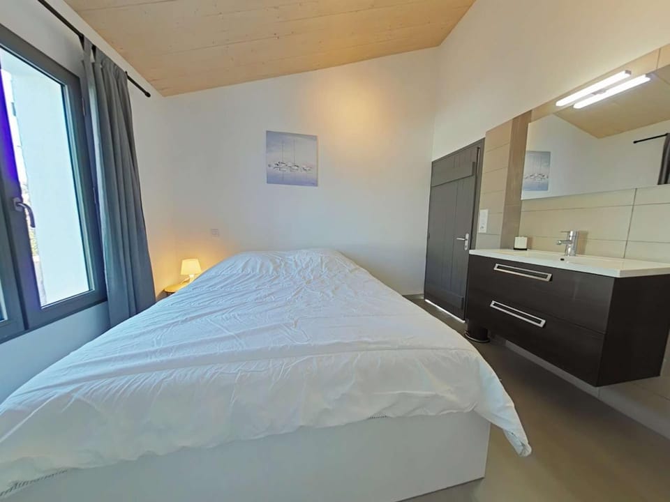 Maison familiale 10 pers, annexe, plage 250m, wifi, parking, jardin clos, terrasse avec pergola House in Noirmoutier-en-l'Île