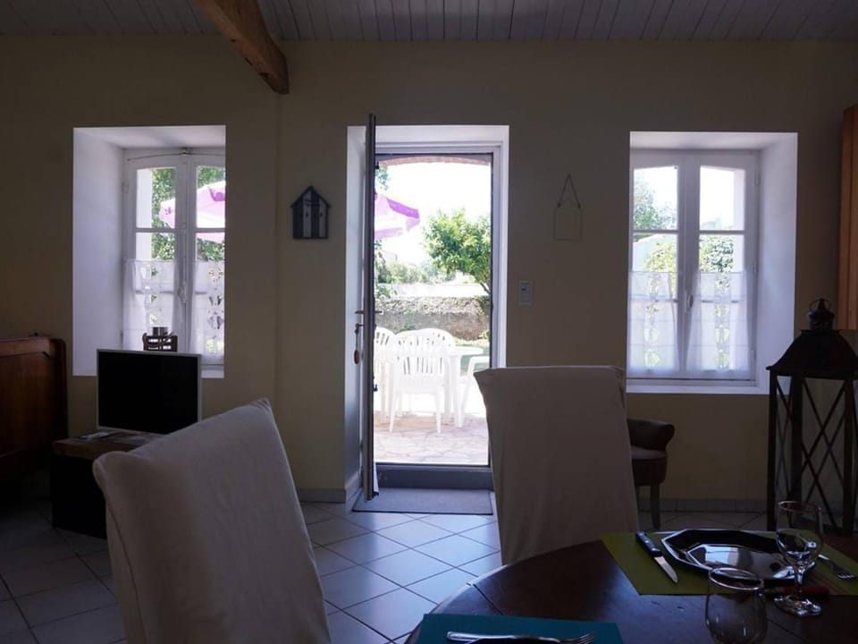 Maison charmante 6 pers, jardin clos, TV et Wifi, proche commerces et plage, petit chien accepté. - FR-1-224B-165 House in Pays de la Loire