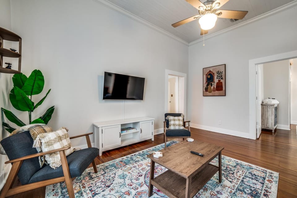 Communal lounge/ TV room, TV and multimedia, Living room, Seating area