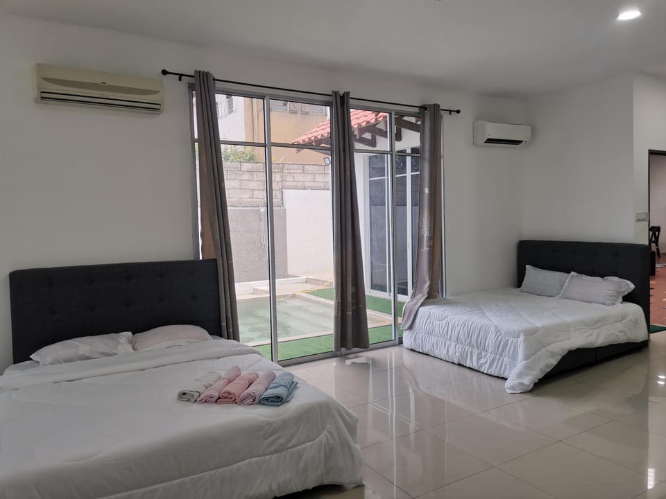 Bed, Balcony/Terrace, Photo of the whole room, Bedroom