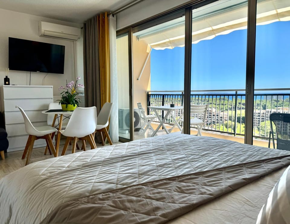 My Resid Appart Cannes Marina vue mer Apartment in Mandelieu-La Napoule