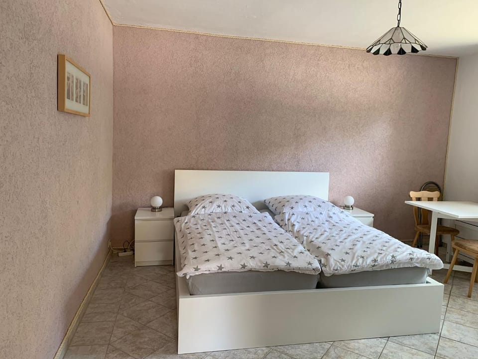 Bed, Photo of the whole room, Bedroom