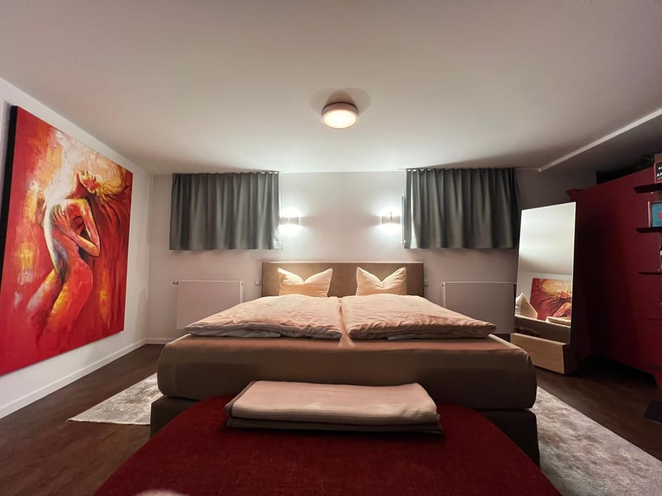 Bed, Photo of the whole room, Bedroom