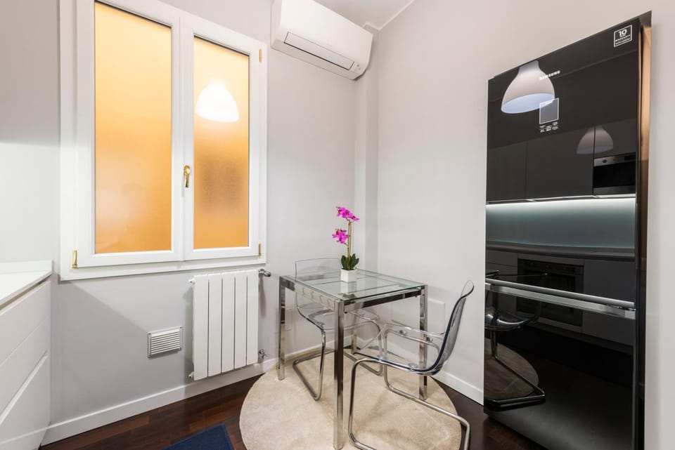 Kitchen or kitchenette, Dining area, kitchen