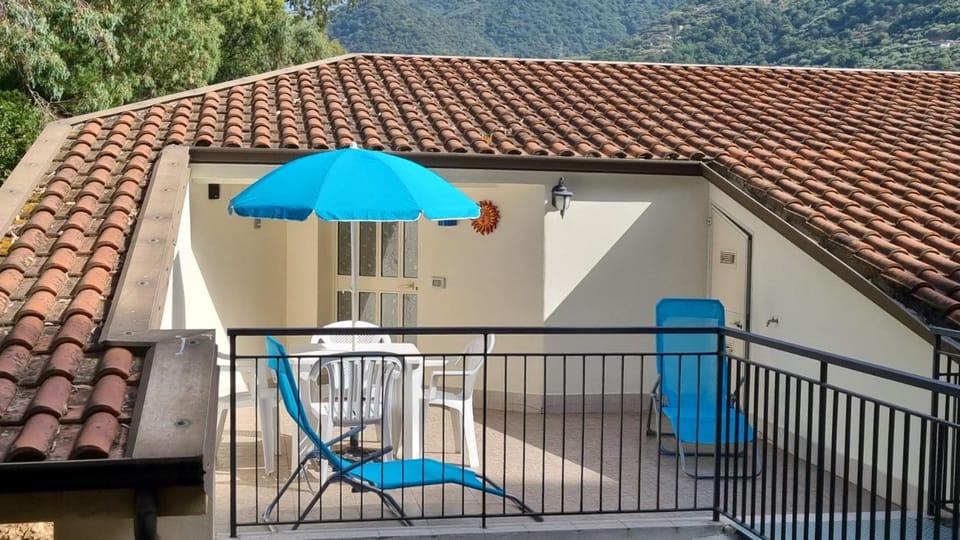 Balcony/Terrace, sunbed