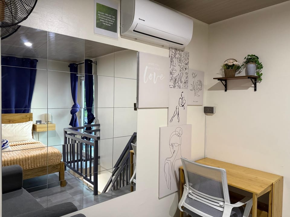 TV and multimedia, Seating area, air conditioner