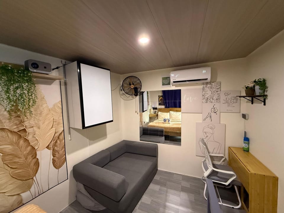 TV and multimedia, Living room, Photo of the whole room, Seating area, air conditioner