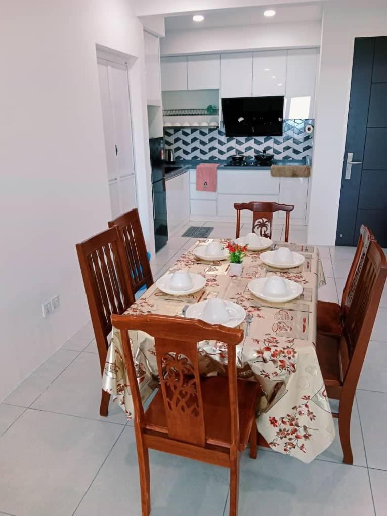Preferred30 3R2B 7pax Meritus Perai Vacation rental in Penang