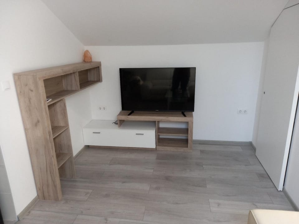 Communal lounge/ TV room, TV and multimedia, Evening entertainment