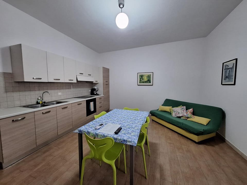 Kitchen or kitchenette, Living room, Seating area, Dining area, stove