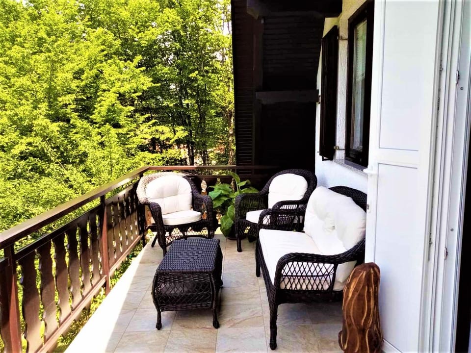 Balcony/Terrace, Garden view
