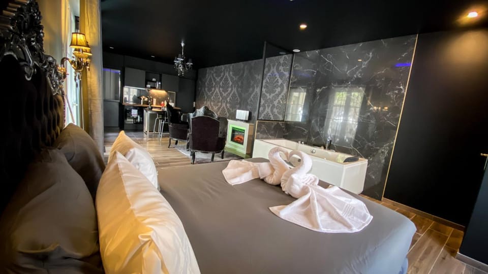 NOUVEAU - LUXURE - Secret Suite - JACUZZI Apartment in Île-de-France
