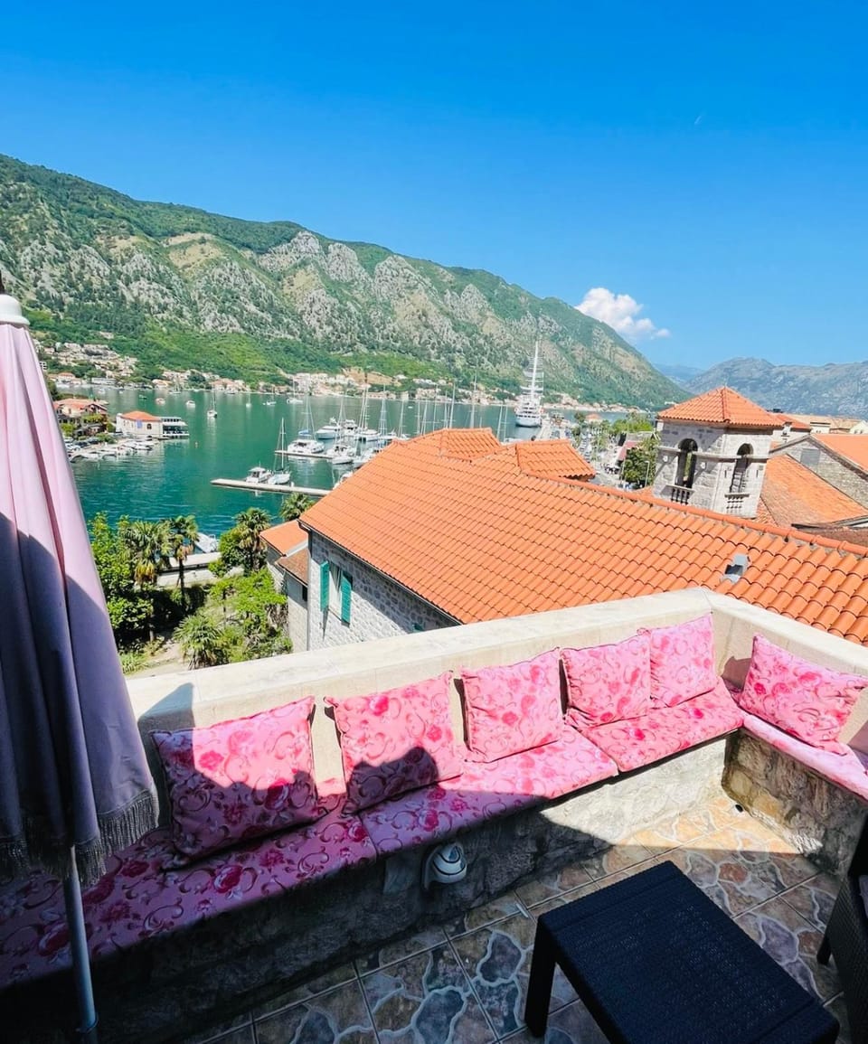 Vincenza Apartment House in Kotor