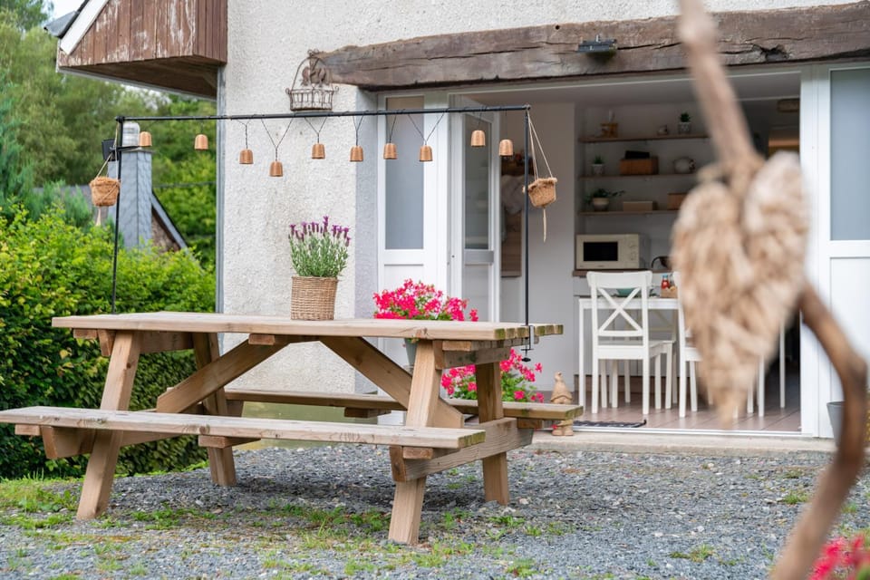 Property building, Patio, Spring, Day, Garden, Dining area, Garden view