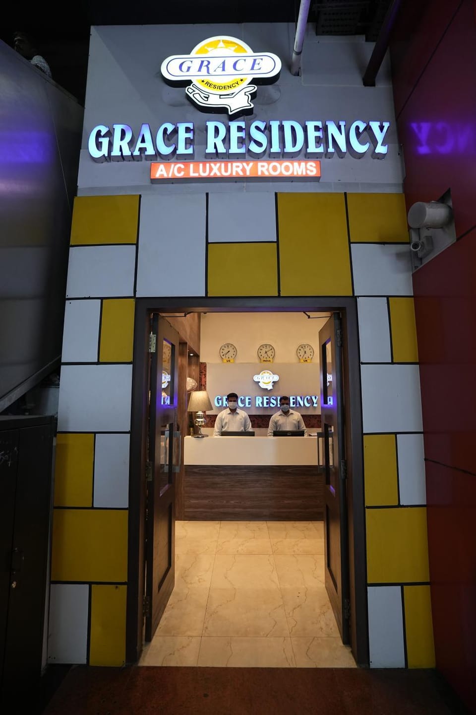 Facade/entrance