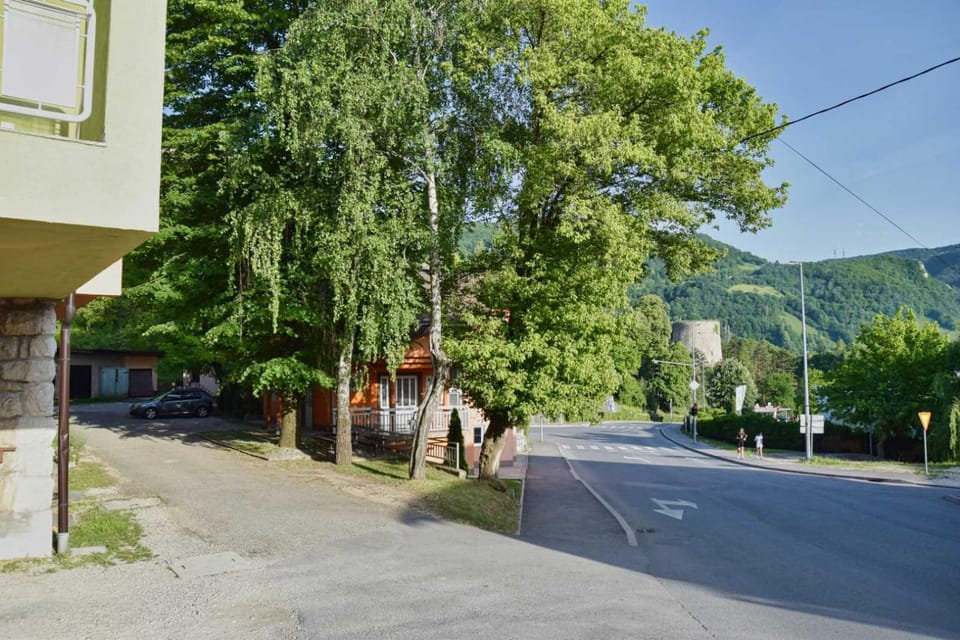 Property building, Facade/entrance, Neighbourhood