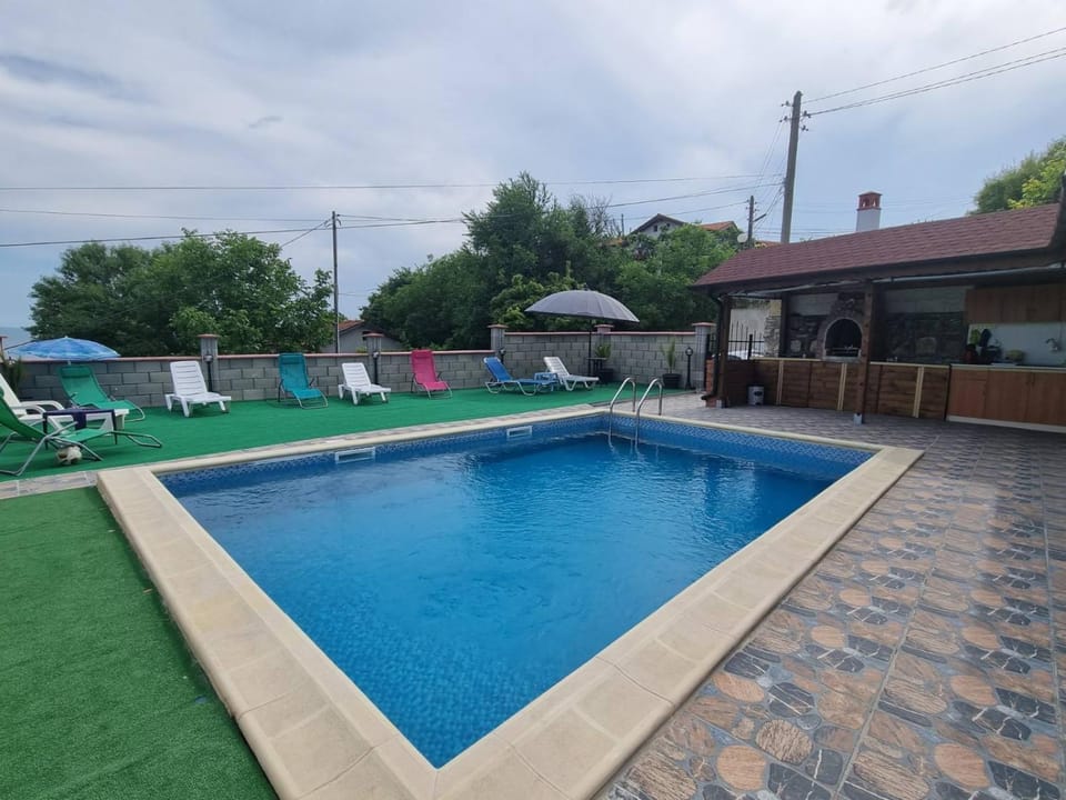 Swimming pool, sunbed
