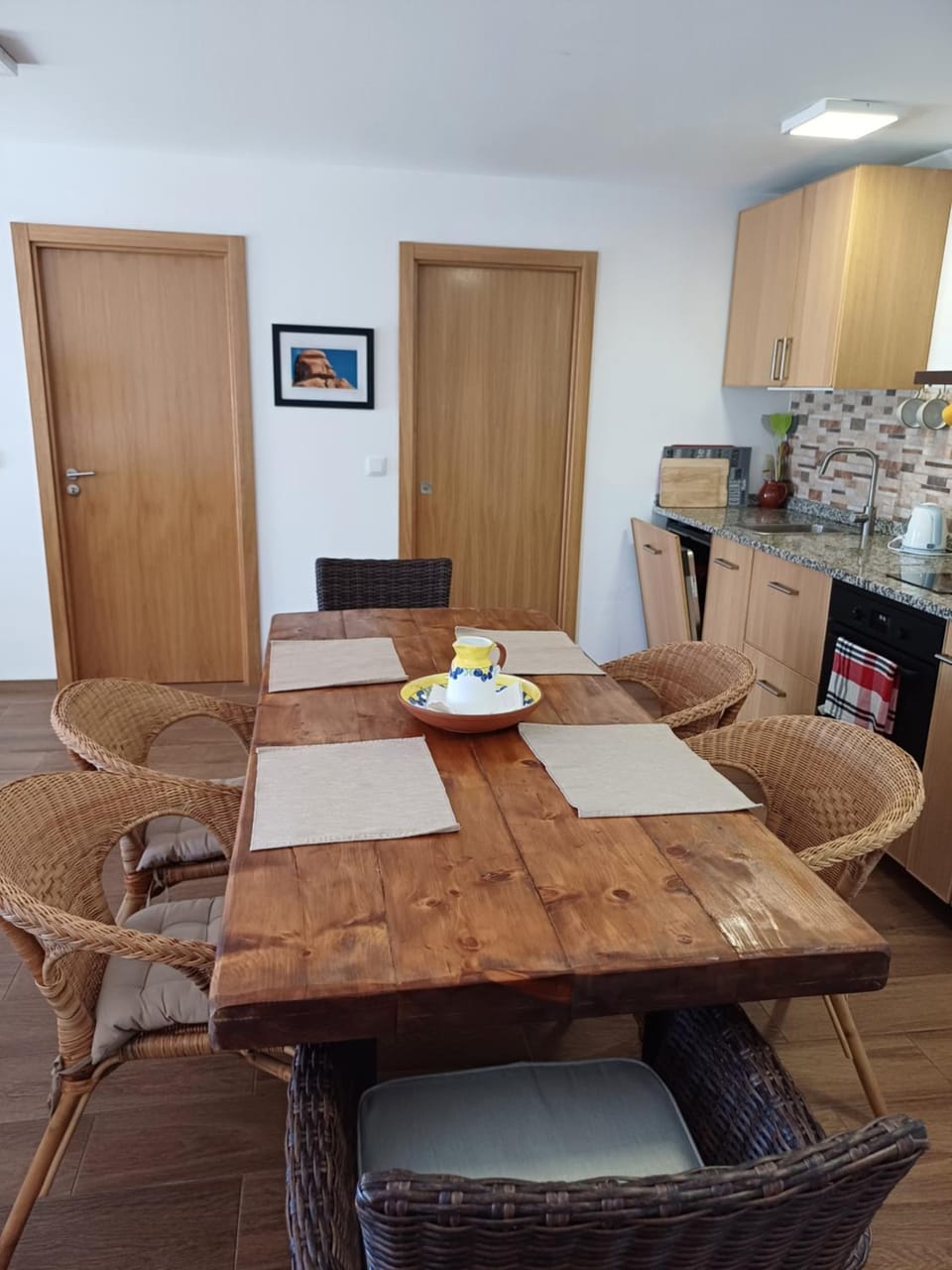 Kitchen or kitchenette, Seating area, Dining area
