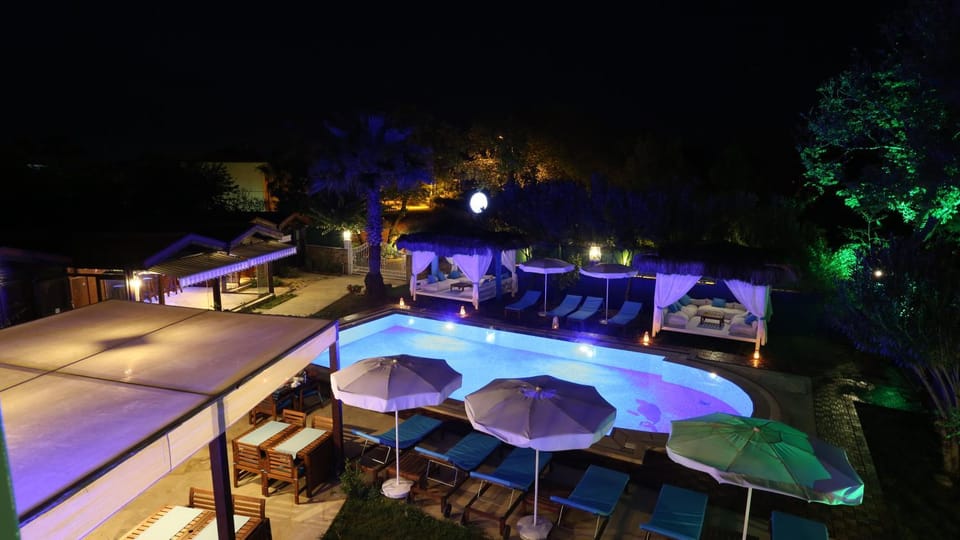 Swimming pool, Swimming pool