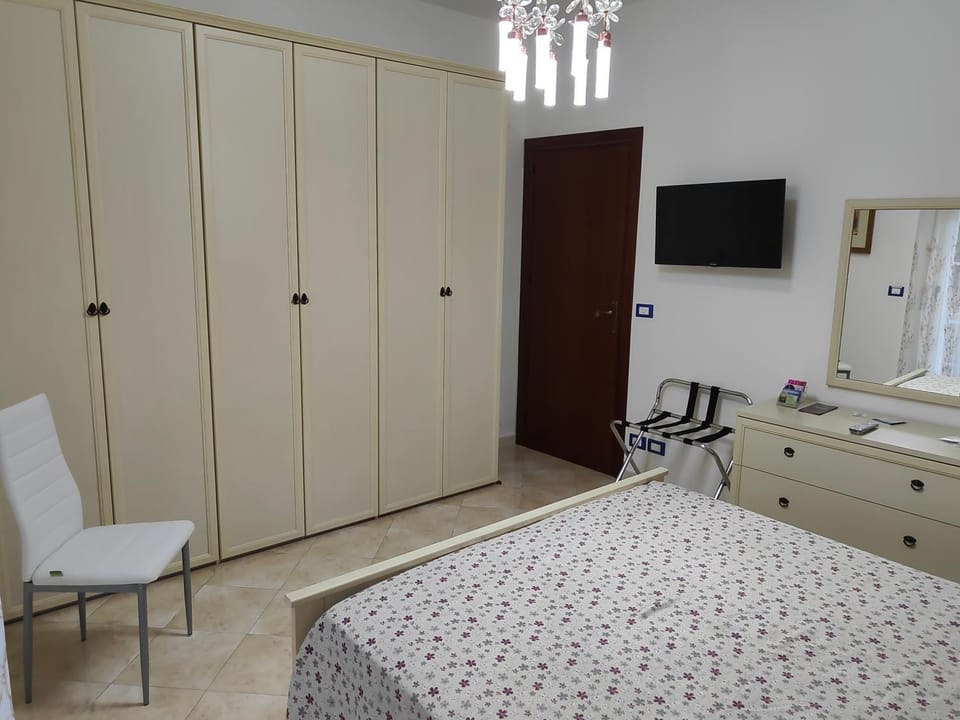 Bedroom, wardrobe